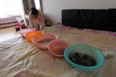 高县楼上漏水，住户失联，小区没物管，业主维权难！律师来支招……